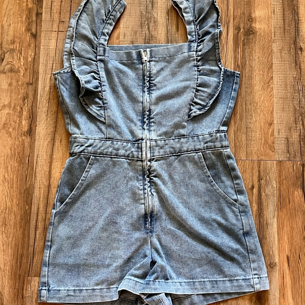 Women’s Light Wash Denim Ruffle-Strap Romper - Light Blue